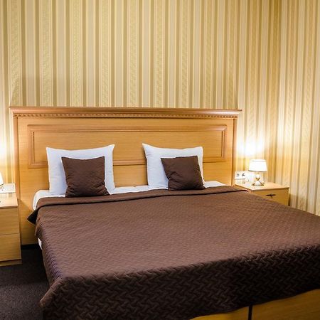 Dvoryanskiy Hotel Dnipro Esterno foto