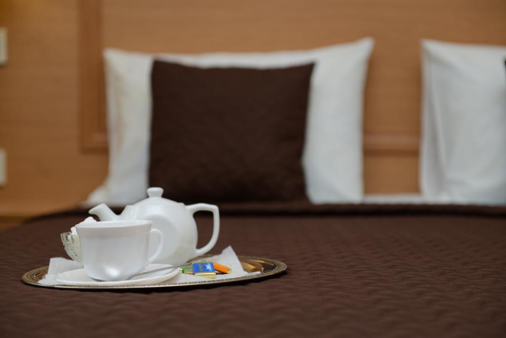 Dvoryanskiy Hotel Dnipro Esterno foto