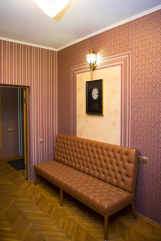 Dvoryanskiy Hotel Dnipro Esterno foto