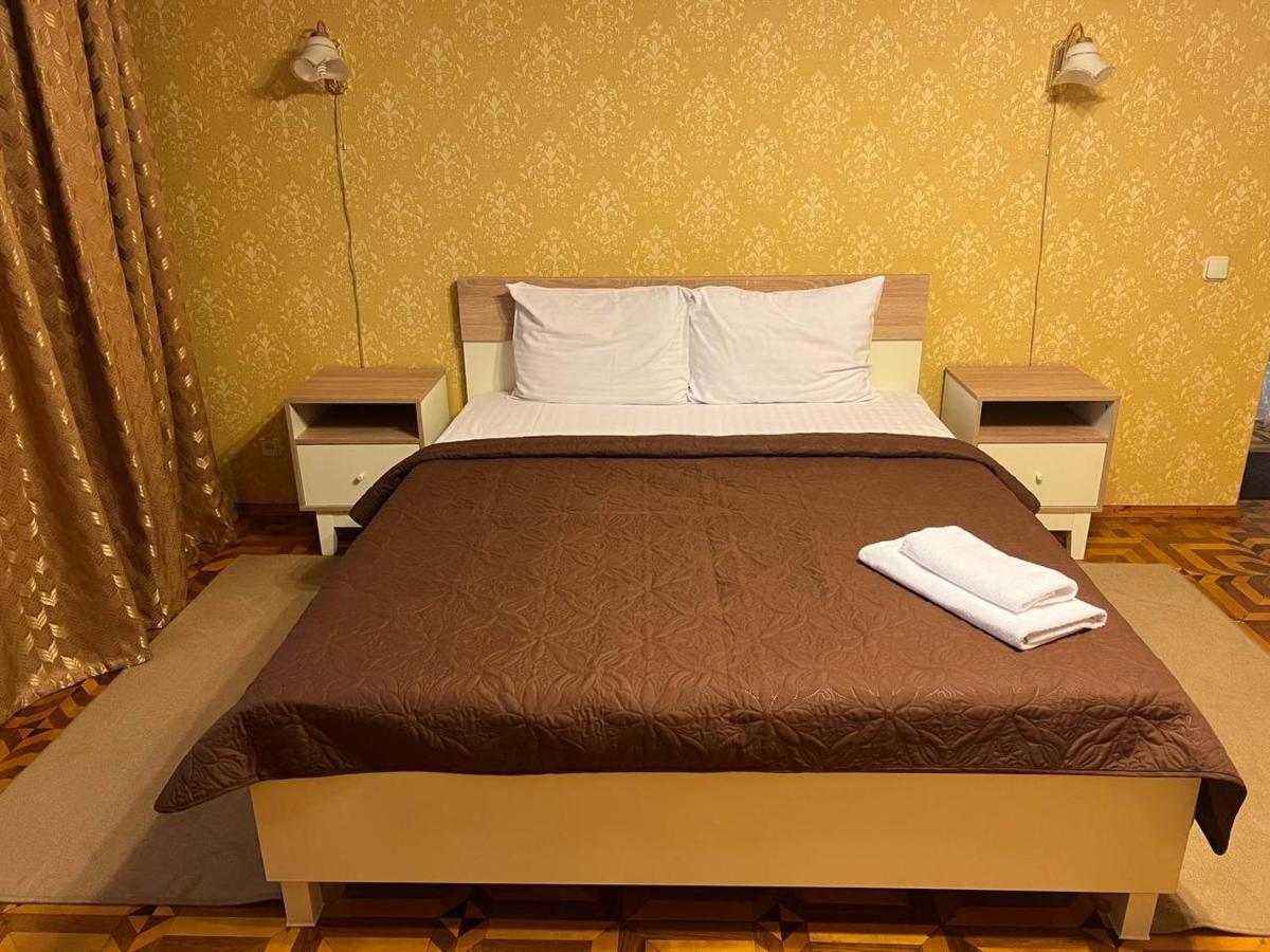 Dvoryanskiy Hotel Dnipro Esterno foto