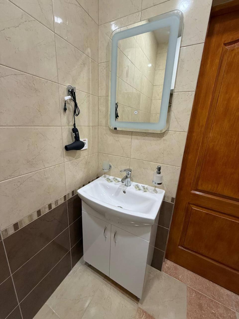 Dvoryanskiy Hotel Dnipro Esterno foto