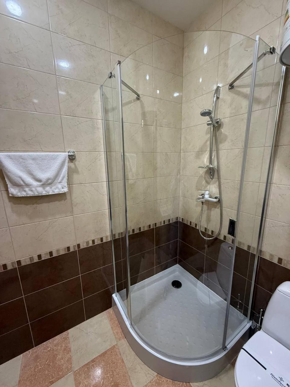 Dvoryanskiy Hotel Dnipro Esterno foto