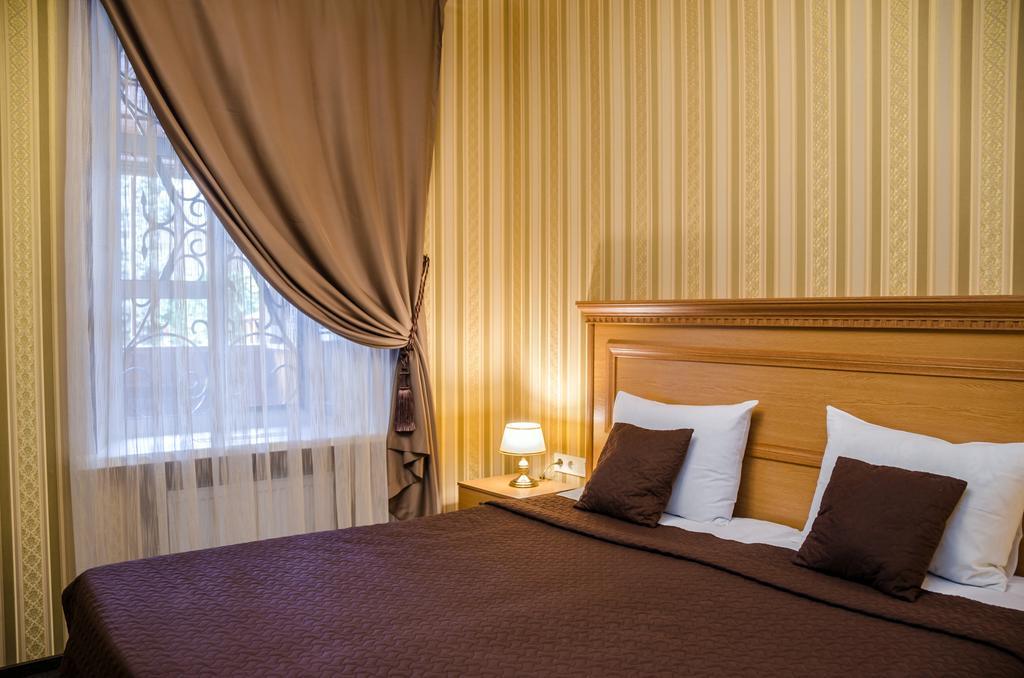 Dvoryanskiy Hotel Dnipro Esterno foto