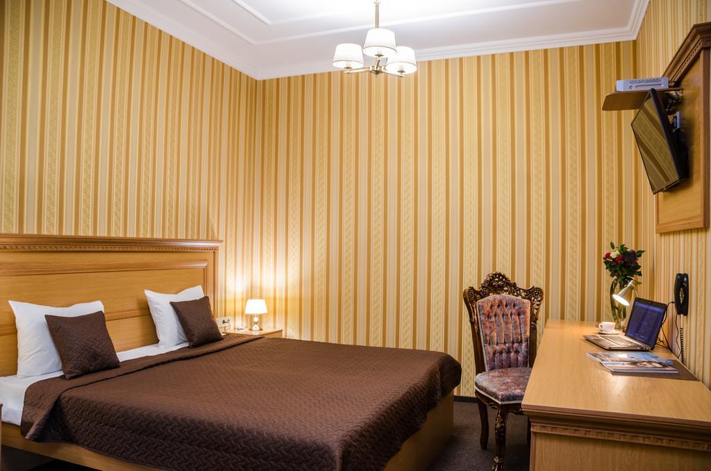 Dvoryanskiy Hotel Dnipro Esterno foto